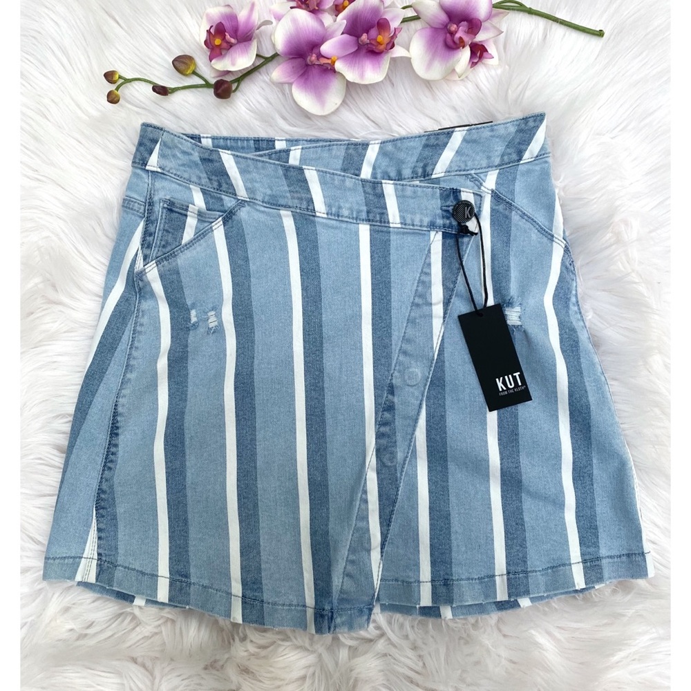 NWT Kut from the Kloth Connie Denim Mini Skirt
